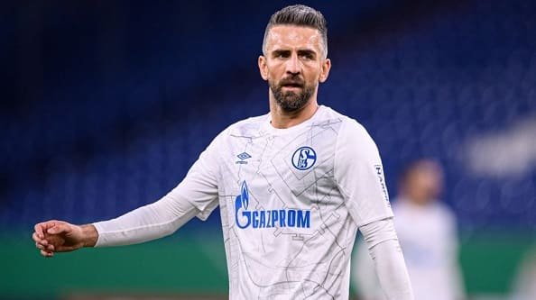 «Шальке» отстранил двух футболистов от тренировок и расторгнет контракт с Ибишевичем